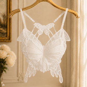 Butterfly White Top – biały koronkowy top z motylem